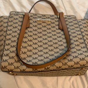 Michael Kors hand bag